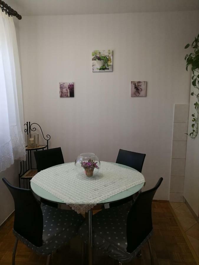 Apartment Koruna 1 Pula Exteriör bild